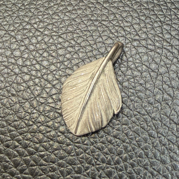 goro's | [SALE] Silver Heart Pendant (Right) / Old Design
