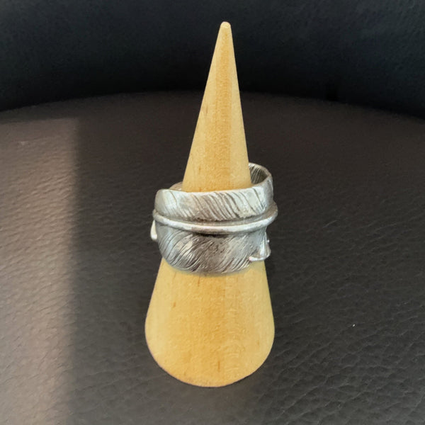 goro's | Silver Feather Ring (Size: 17)