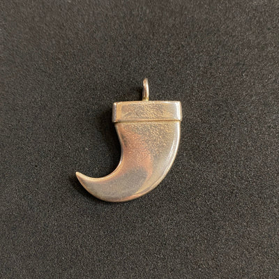 goros DELTAone International Bear Claw Pendant 71954 1