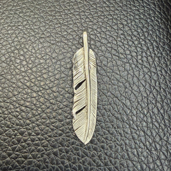 goro's | Silver Feather (Right) (M)