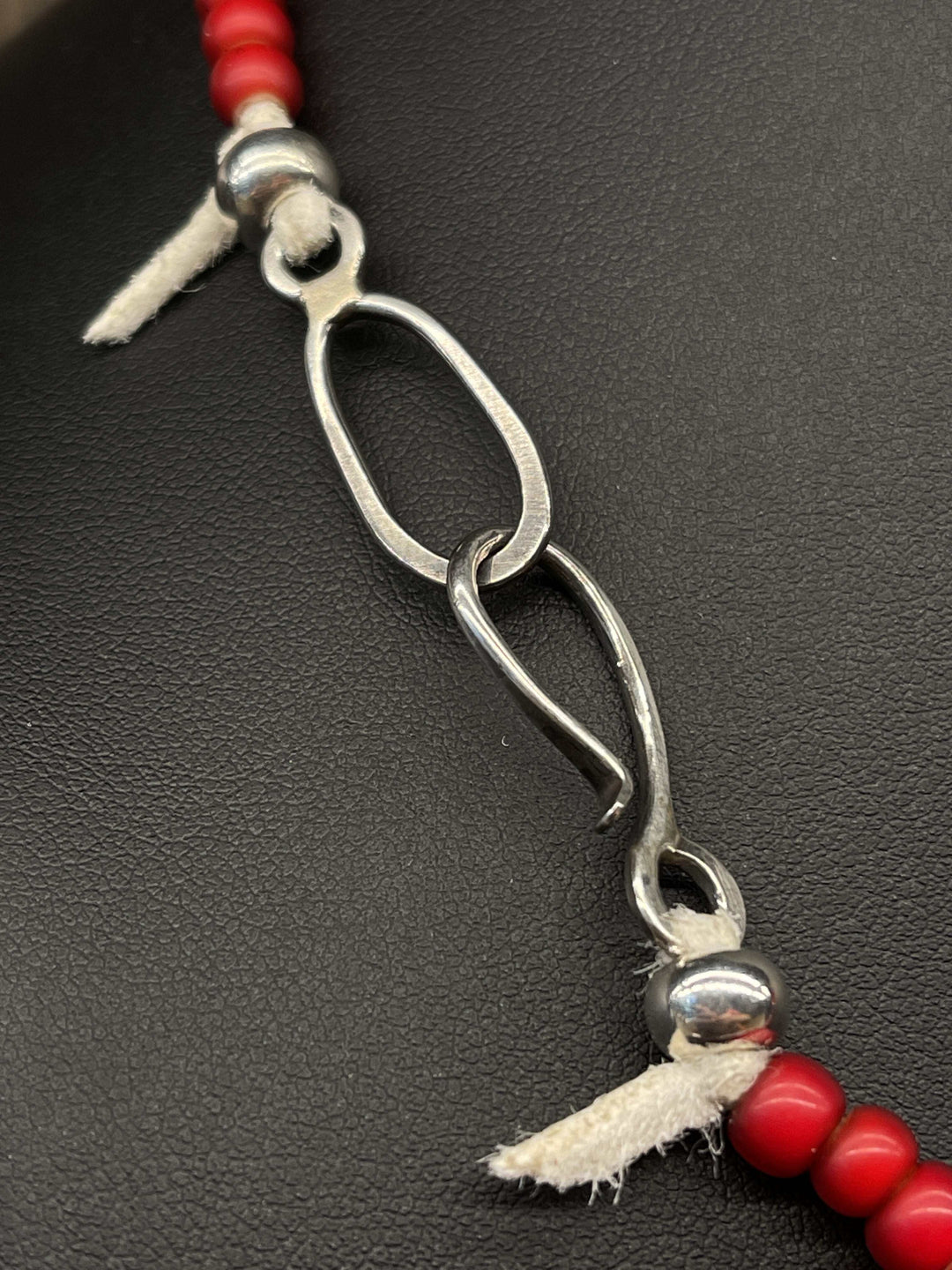 goro's Metal Pendant with Antique Red Beads Setup | Goros Setup