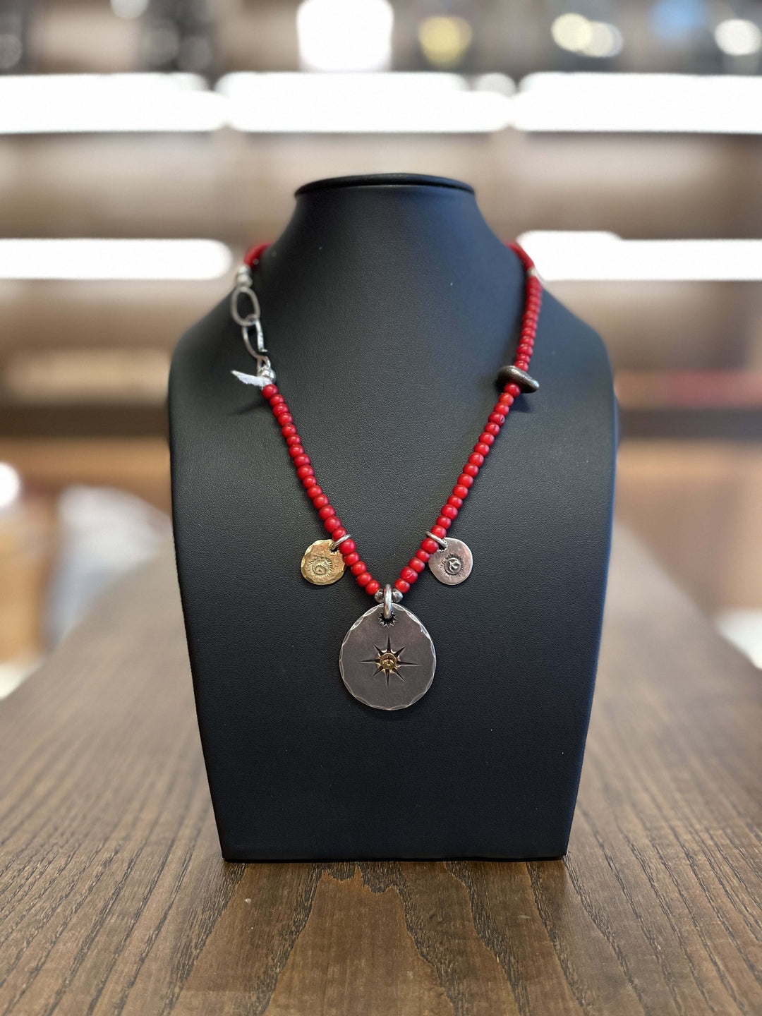 goro's Metal Pendant with Antique Red Beads Setup | Goros Setup